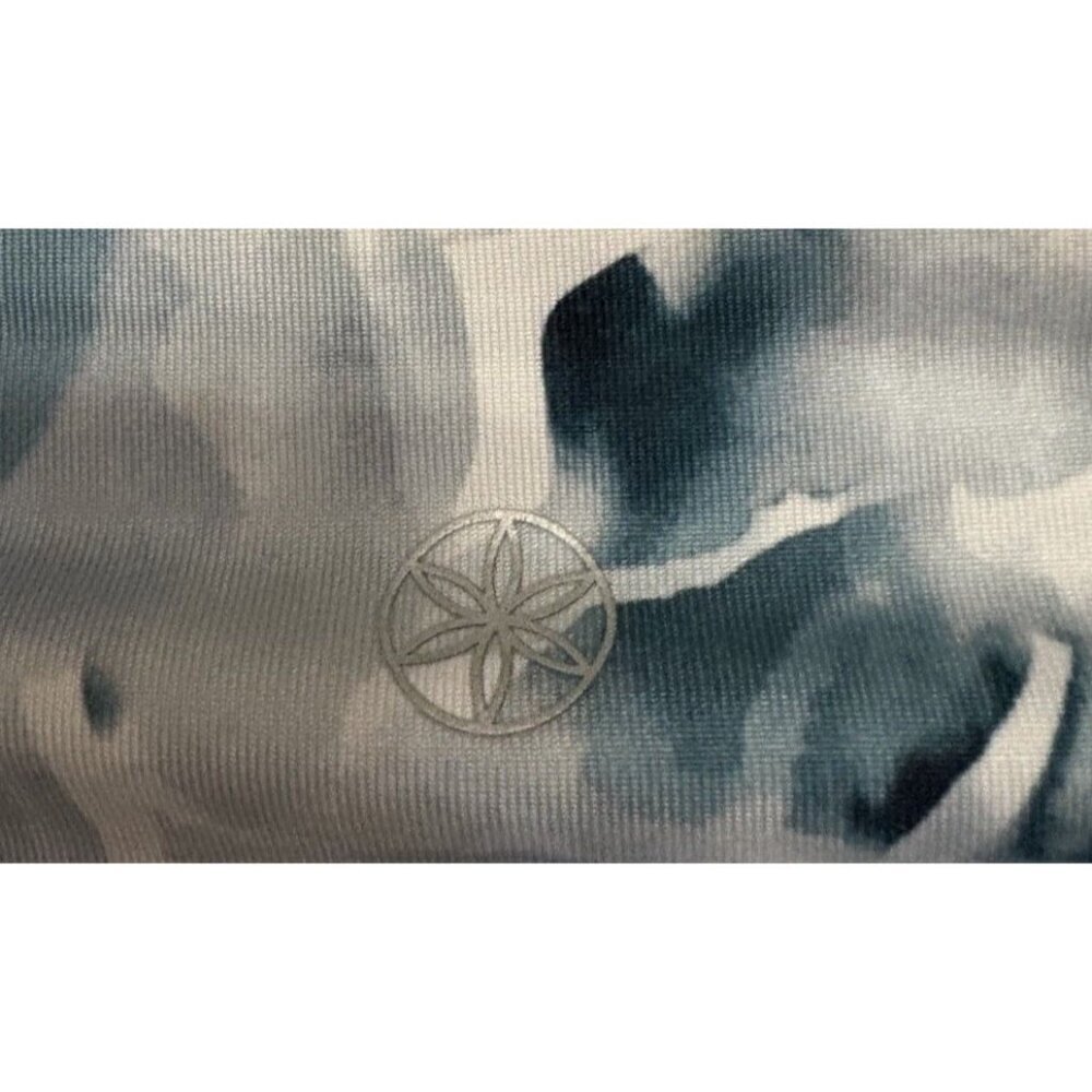 GAIAM Women's Size Medium Cropped Capri Tie Dye Gray Blue White 21” Inseam - Picture 3 of 5